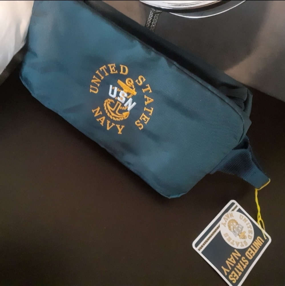 Navy lunch bag NWT